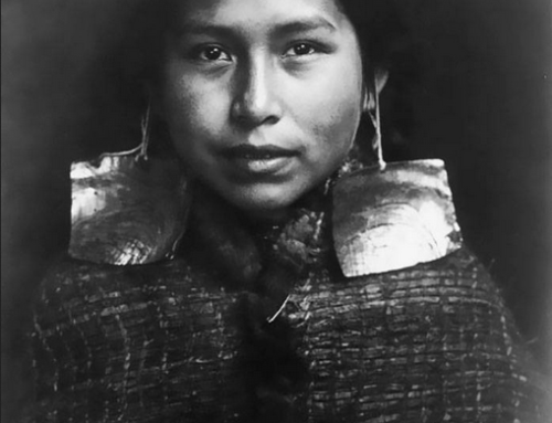 Des images rares en noir et blanc de jeunes filles amérindiennes